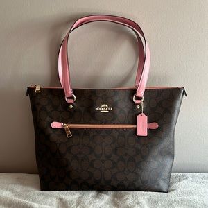 Pre-owned Coach Signature Gallery Tote IM/Brown/True Pink. Item #79609